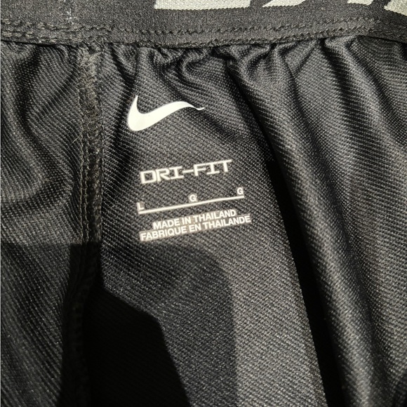 Women Nike shorts - Picture 2 of 2